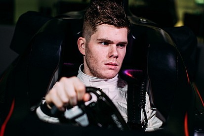 Geen autosport door corona? Van Buren ziet het simracen floreren