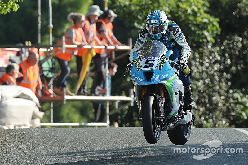 Isle of Man TT: Harrison tops 131mph in Superbike qualifying