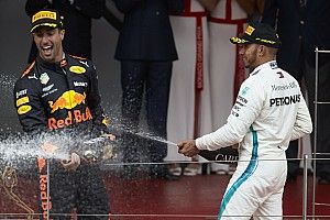 Hamilton: Red Bull enige serieuze optie voor Ricciardo