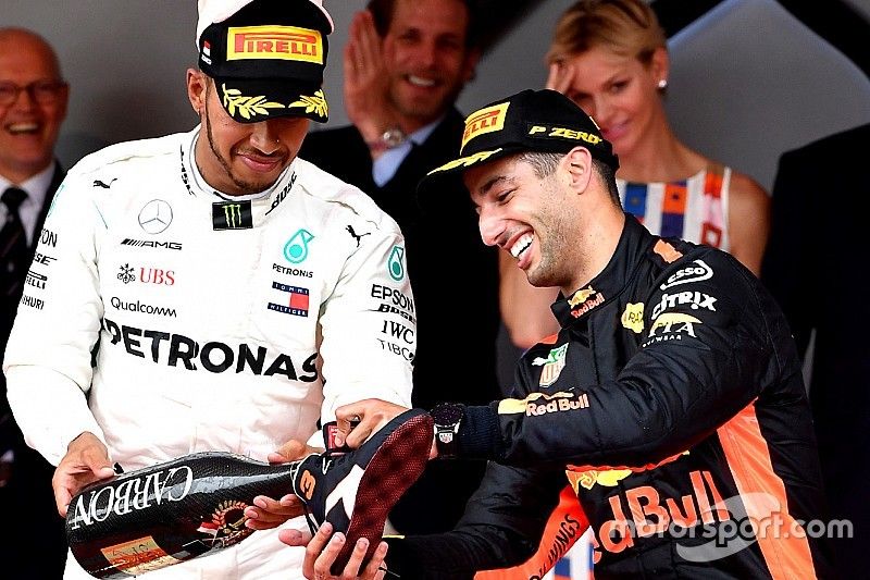 Lewis Hamilton, Mercedes-AMG F1 and Daniel Ricciardo, Red Bull Racing celebrate on the podium with the champagne