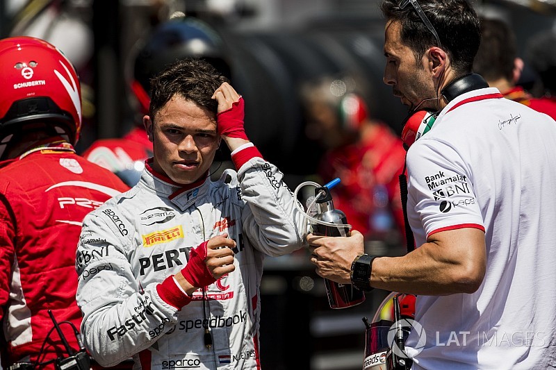 Teambazen De Vries en Albon niet eens over pitsincident Monaco