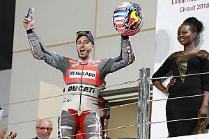 Dovizioso: “Márquez debió de hacer algo irreal para aguantar conmigo hasta el final”