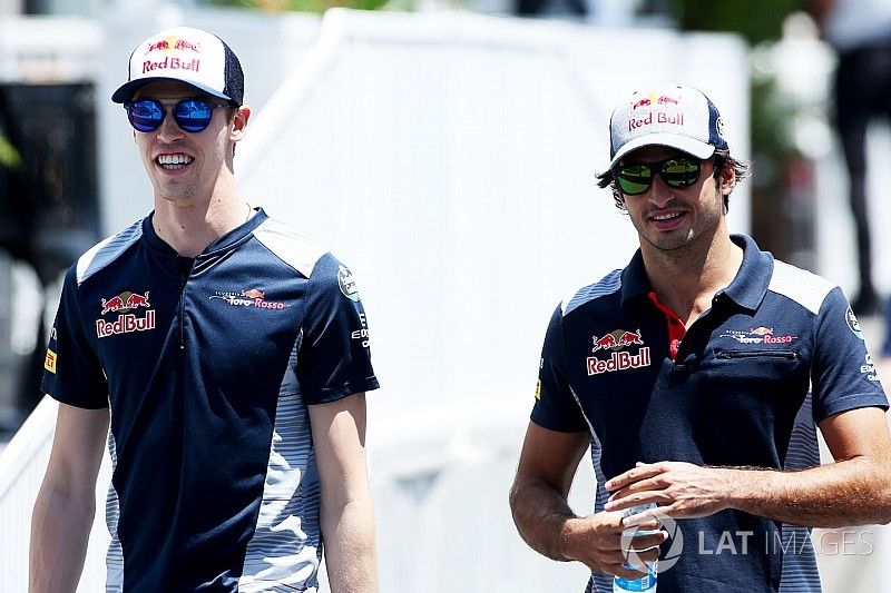 Daniil Kvyat, Scuderia Toro Rosso. ve Carlos Sainz Jr., Scuderia Toro Rosso