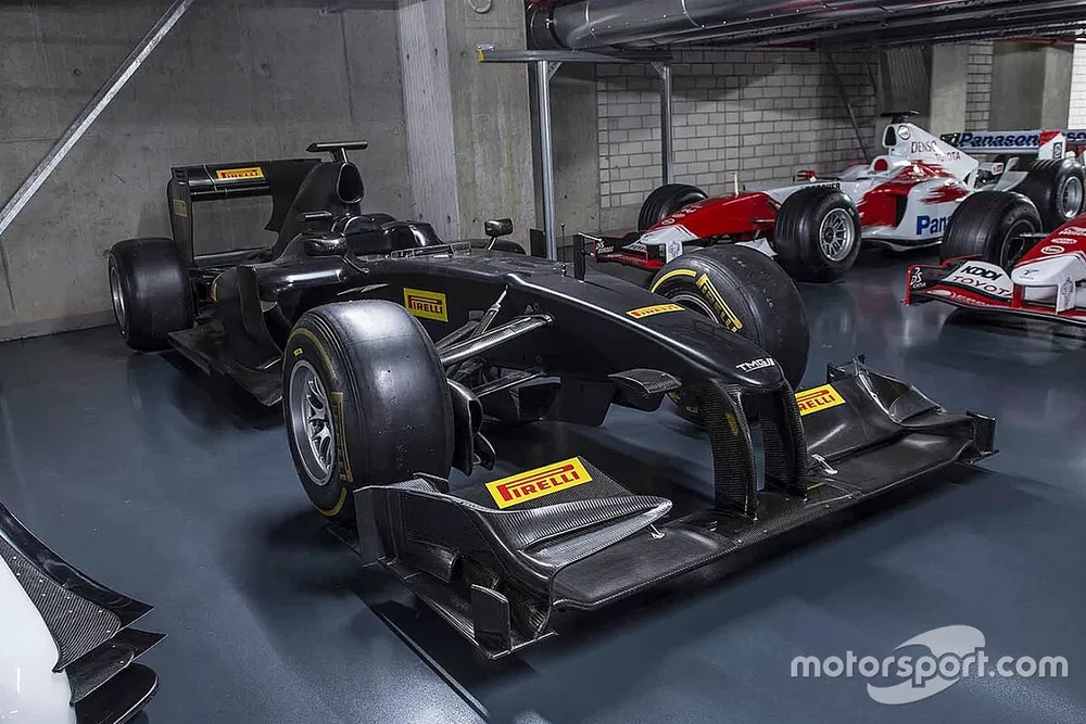 Toyota TF109 Pirelli, coche de pruebas