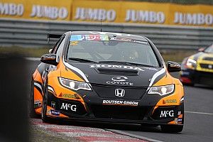 TCR Benelux: Dubbel voor Van Lagen, Coronel crasht hard