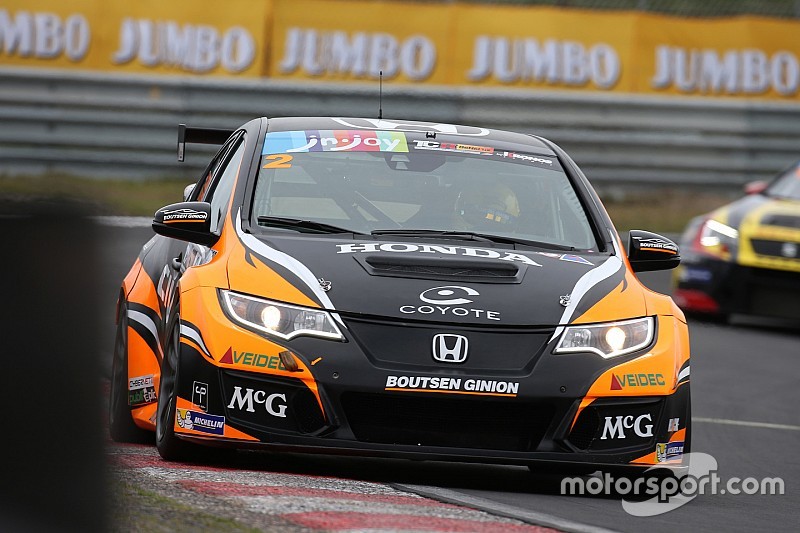 TCR Benelux: Dubbel voor Van Lagen, Coronel crasht hard