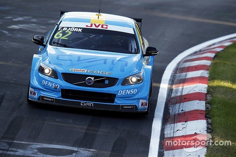 Bjork gana la carrera 1 y Monteiro sufre un pinchazo en el WTCC en Nurburgring