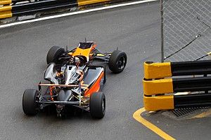 Macau GP: Ilott blitzes final practice