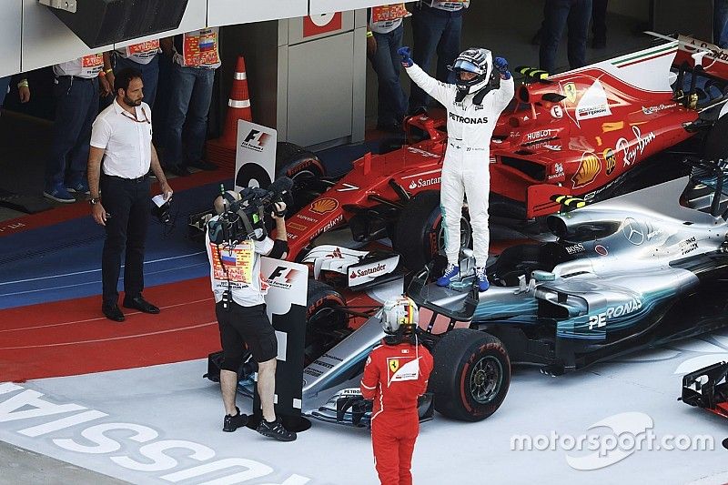 Le vainqueur Valtteri Bottas, Mercedes AMG F1