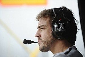 Alonso menedzsmentje folytatja a tárgyalások a Renault-val