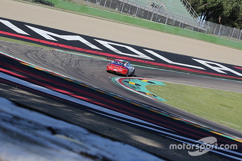 Carrera Cup Italia, Pera sorprende pure sè stesso nelle libere di Imola