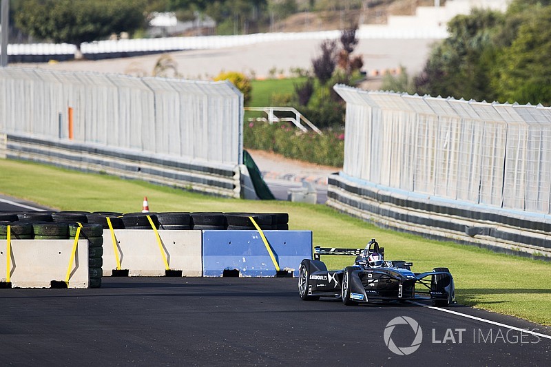 Banyak dikritik, Formula E tambah chicane kedua di Valencia
