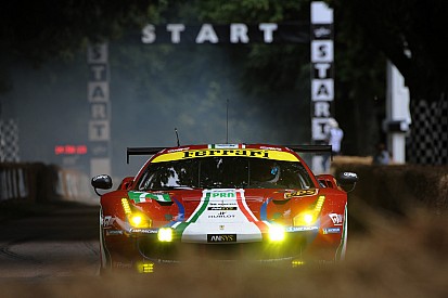 Video: Ferrari 458 GT2'nin kazası