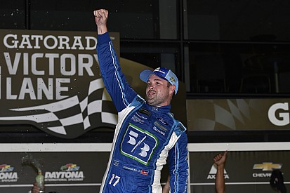 Ricky Stenhouse Jr. trionfa nel caos di Daytona