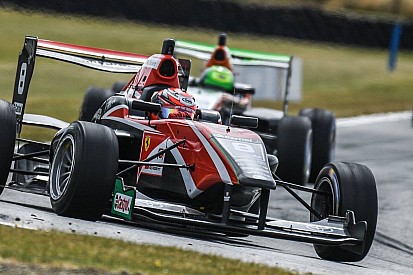 Hampton Downs TRS: Armstrong holds off Piquet for Race 1 win
