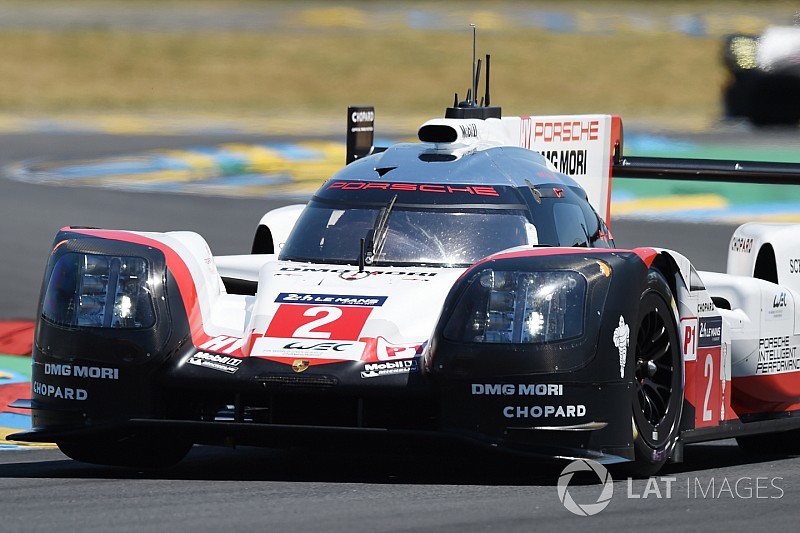 Porsche recupera 18 voltas e vence em Le Mans; Piquet é 3º