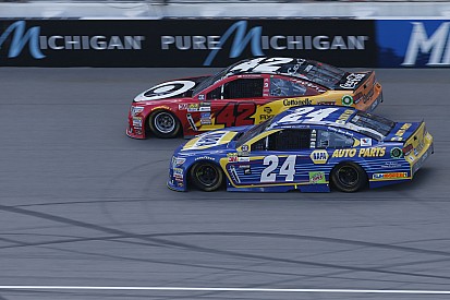 Survey ranks Larson and Elliott as two of hottest brands under age 25