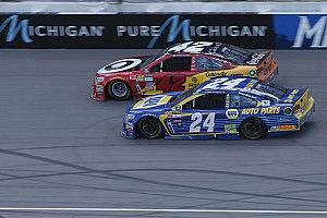 Survey ranks Larson and Elliott as two of hottest brands under age 25