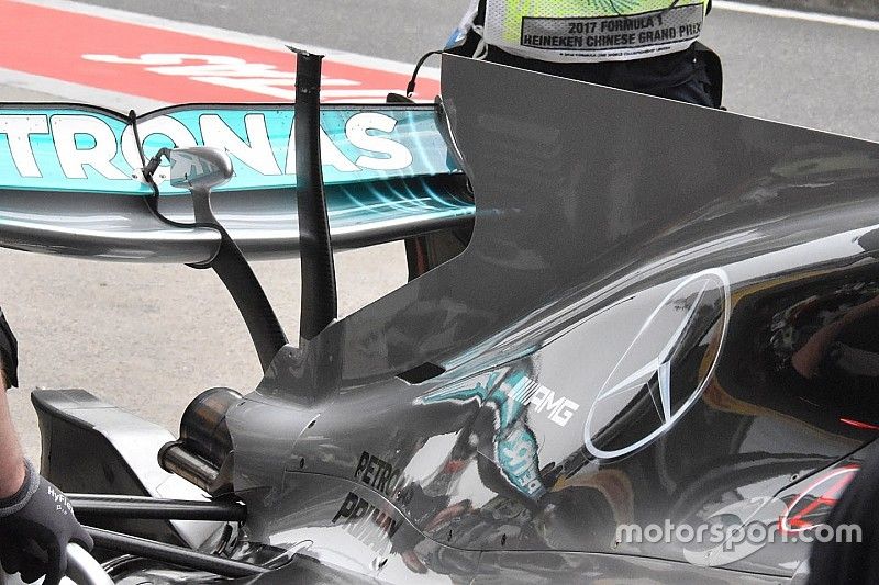 Abgebrochener T-Flügel am Auto von Valtteri Bottas, Mercedes AMG F1 W08