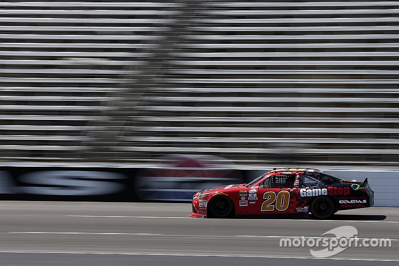 Erik Jones domina ações no Texas e vence pela Xfinity
