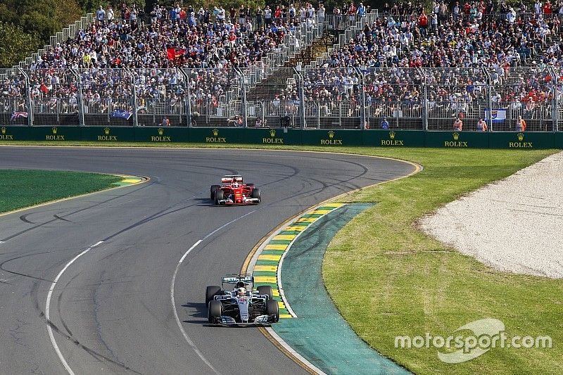 Lewis Hamilton, Mercedes AMG F1 W08 y Sebastian Vettel, Ferrari SF70H