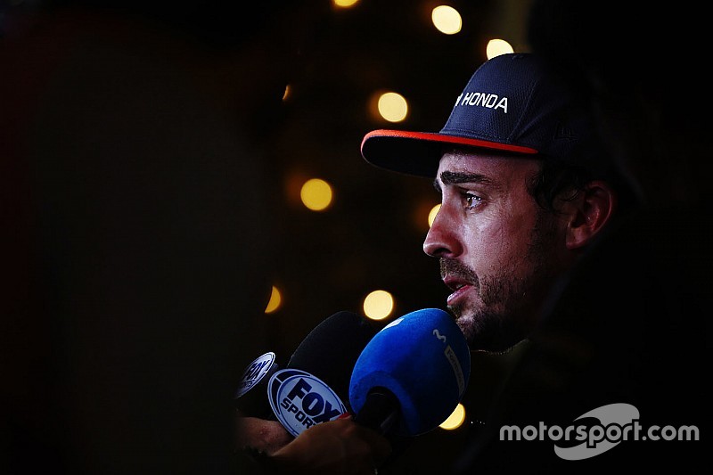 Alonso valamit nagyon magyarázott a Hondának...