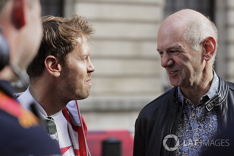 Sebastian Vettel, Ferrari; Adrian Newey, Red-Bull-Chefdesigner