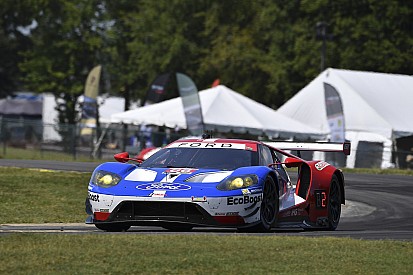 Joey Hand in pole al Virginia International Raceway