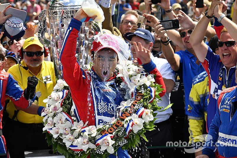Gallery: Sato festeggia la vittoria alla 500 Miglia di Indianapolis 2017