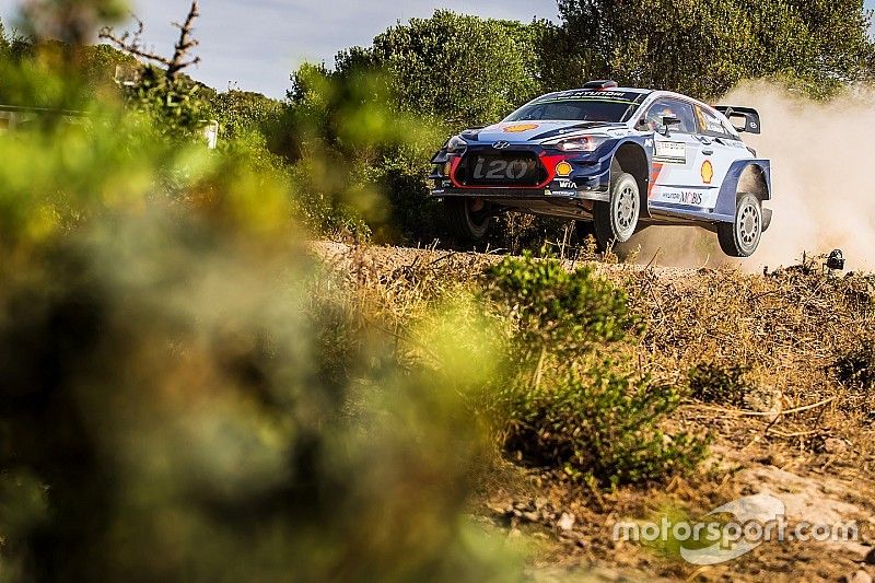 Sardegna, PS1: Neuville subito davanti in una prova spettacolo tiratissima