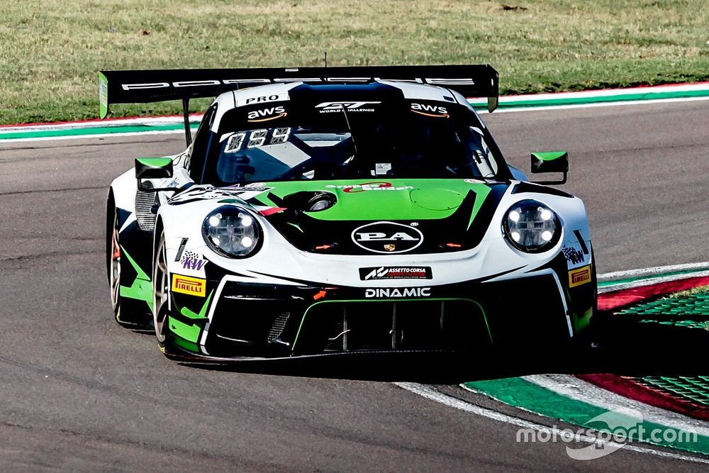 #54 Dinamic Motorsport Porsche 911 GT3-R: Sven Müller, Matteo Cairoli, Christian Engelhart