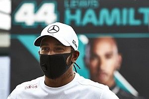 Hamilton cita Senna como inspiração nas pistas e no combate ao racismo: "Quero ver que venci, mas que fui parte da mudança"