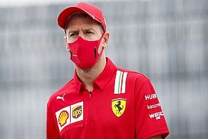 Vettel elmondta, miért ült a Racing Point csapatfőnökének Ferrarijába