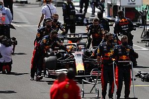Red Bull pilotları yeni motora geçti!