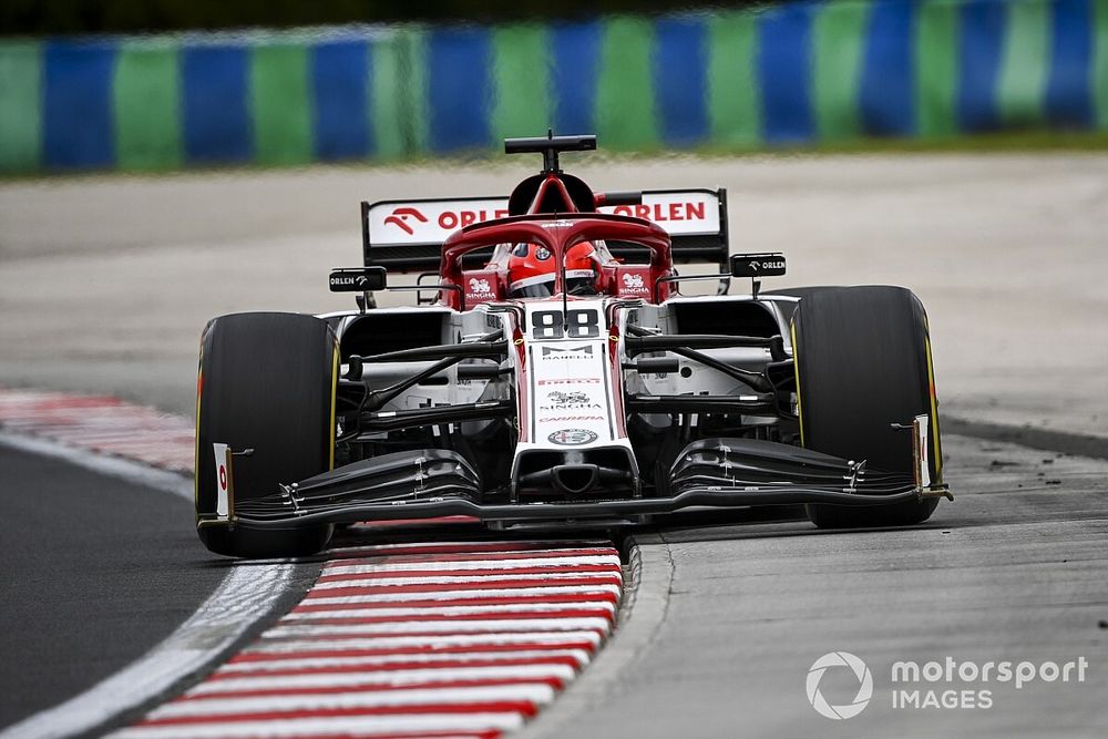 A tükör nézése közben pördült meg Kubica a magyar FP1-en – videó