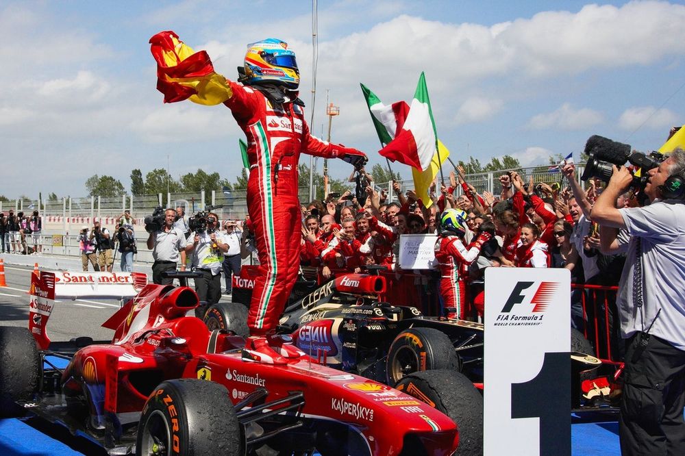 El ganador de la carrera Fernando Alonso, Ferrari celebra