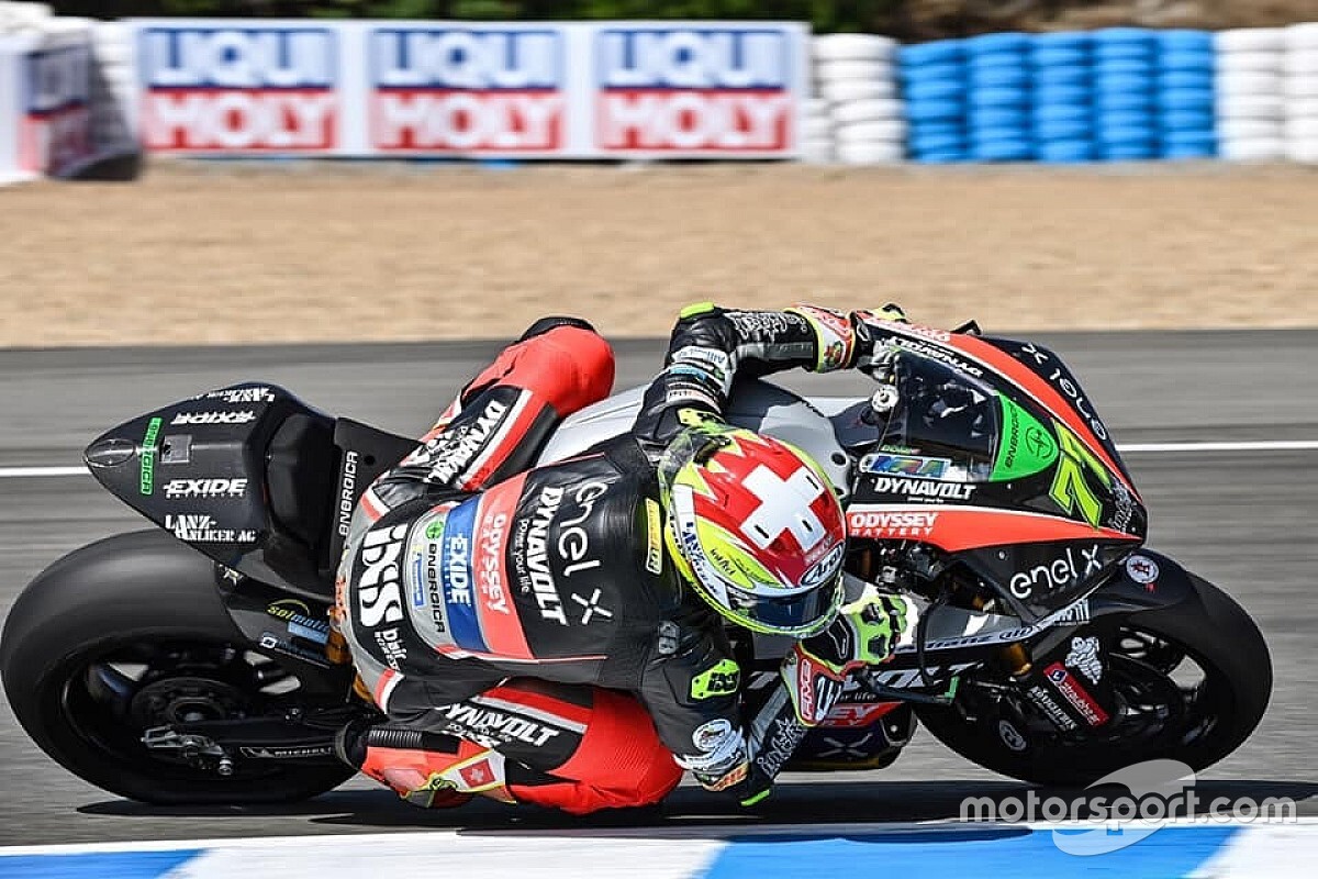 MotoE: victoria para Aegerter, drama de los líderes y podio de Torres