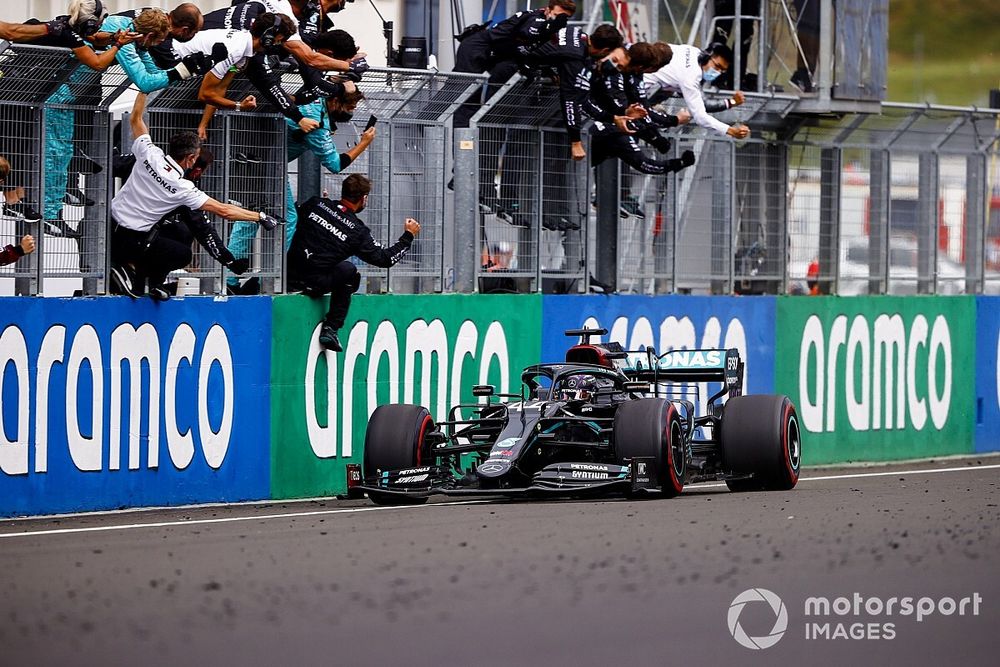 Macaristan GP: Hamilton kazandı, şampiyona liderliğine yükseldi!