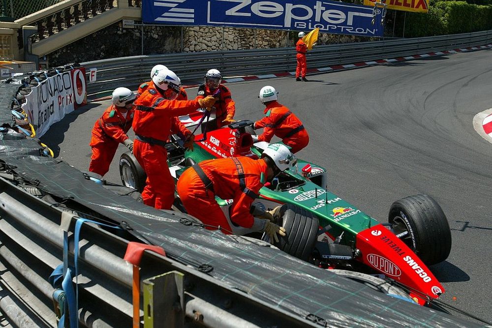 【特集】あなたはいくつ覚えている? 笑いあり奇跡あり茶番ありのF1珍場面
