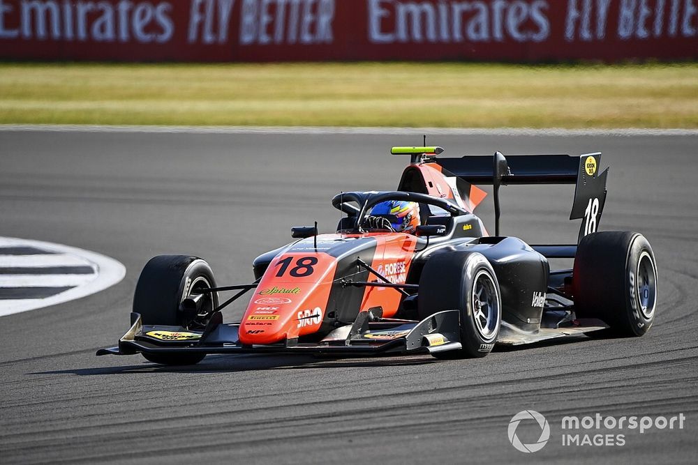Silverstone F3: Victoria de Viscaal tras un adelantamiento en la última vuelta