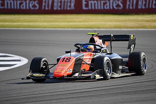 Silverstone F3: Victoria de Viscaal tras un adelantamiento en la última vuelta