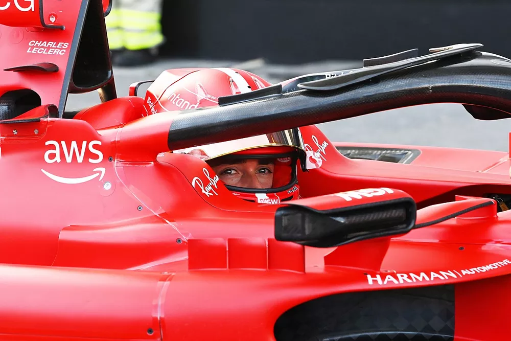 Le poleman Charles Leclerc, Scuderia Ferrari, arrive dans le parc ferm&eacute;