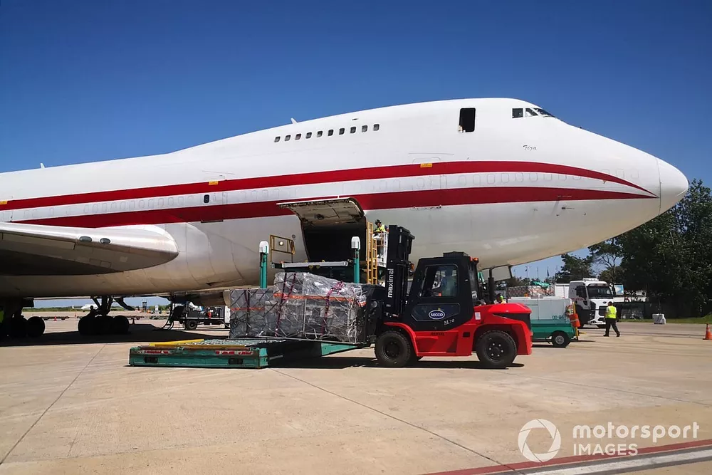 Un avion transportant du matériel MotoGP en Argentine