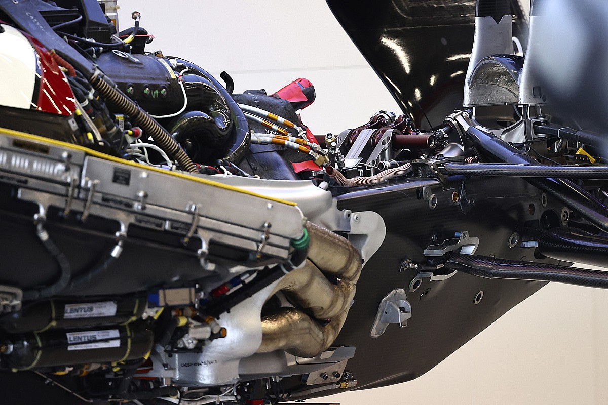 F1 Alfa Romeo C42 here is the gearbox with push suspension Pledge