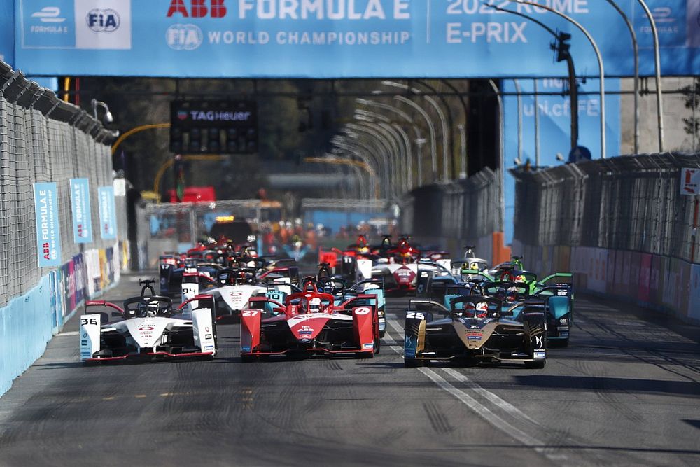 Jean-Eric Vergne, DS Techeetah, DS E-Tense FE21, Jake Dennis, Andretti Motorsport, BMW iFE.21 Andre Lotterer, Porsche, Porsche 99X Electric race start