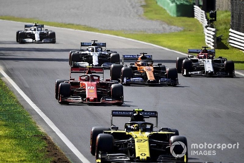 Nico Hulkenberg, Renault F1 Team R.S. 19, leads Charles Leclerc, Ferrari SF90, Carlos Sainz Jr., McLaren MCL34, Kimi Raikkonen, Alfa Romeo Racing C38, Lewis Hamilton, Mercedes AMG F1 W10, and Valtteri Bottas, Mercedes AMG W10