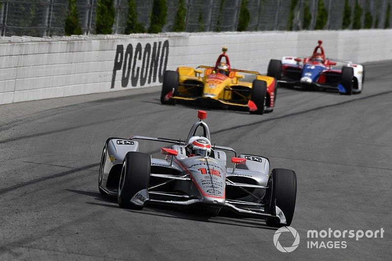 Гонка IndyCar в Поконо началась с завала на старте и завершилась первой в сезоне победой Пауэра
