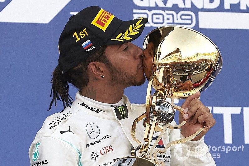 Lewis Hamilton, Mercedes AMG F1, 1st position, kisses his trophy