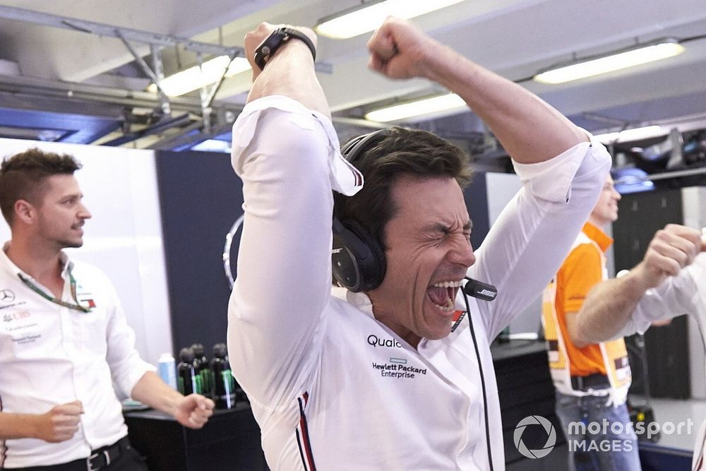 Wolff: "Aston Martin un investimento, ma resto in Mercedes"