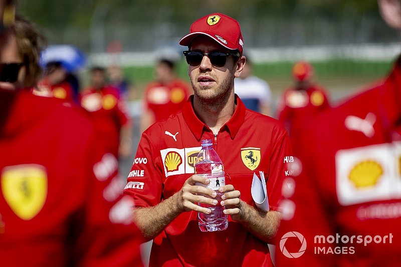 Vettel nem vált csapatot és nem vonul vissza
